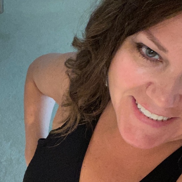 Meet your Posher, Beth - Picture 2 of 2